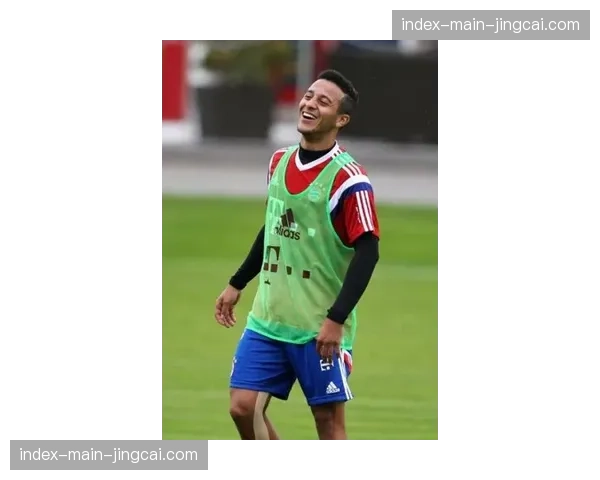 “聚焦：伤愈复出的中场核心参与定位球训练，有望周末登场”