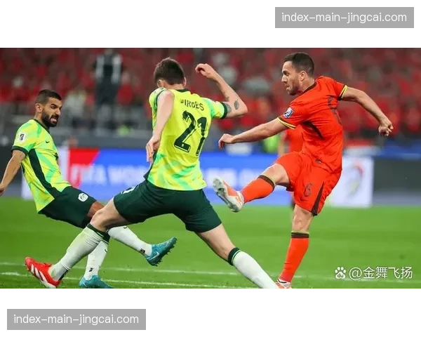 突发：英格兰对阵爱尔兰关键战，主裁因伤中途退场，第四官员紧急替补