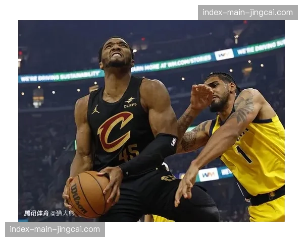 数据分析师米切尔：统计显示，混合防守体系下中场的“拦截+抢断”数据更具价值