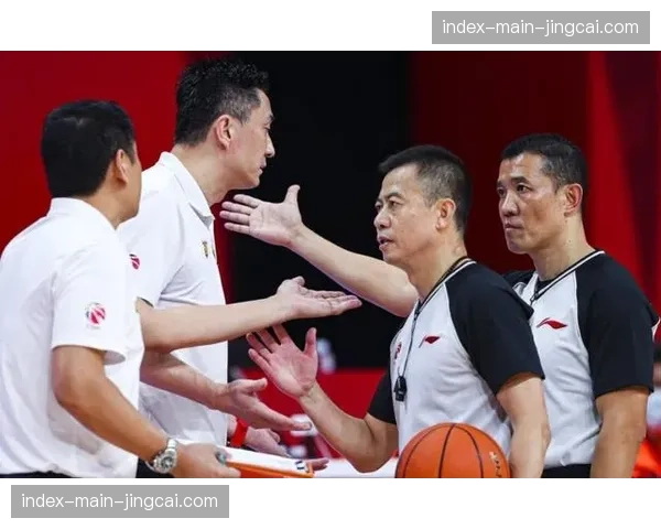 CBA五月裁判培训营在成都开营，定位球攻防中的圆柱体原则成重点讲解内容